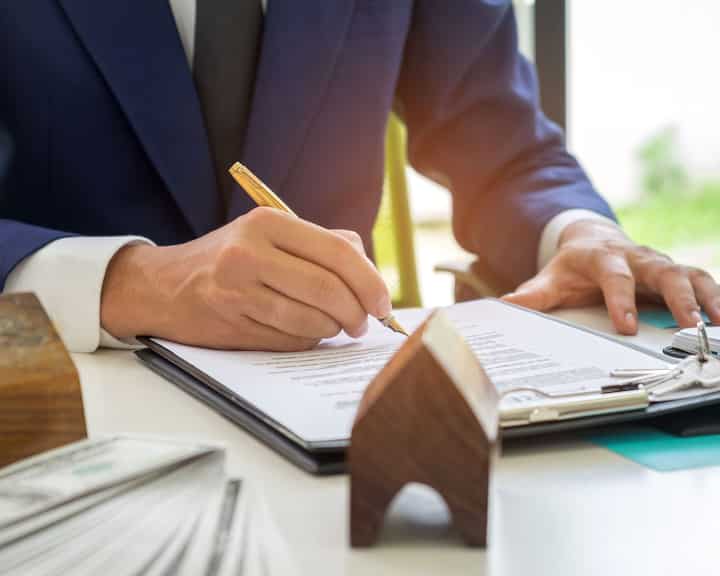 A banner showcasing the expertise and specialization of an estate lawyer in Huntsville